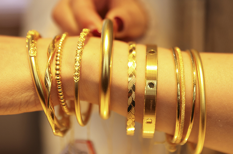 China Tightens Reporting Rules for Gold and Jewelry Retailers to Combat Money Laundering