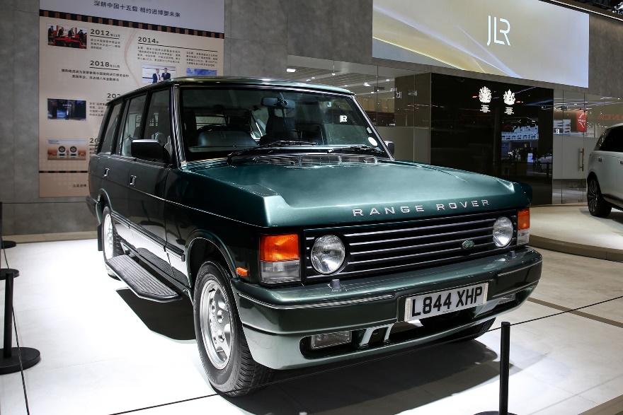 A car parked in a showroomDescription automatically generated